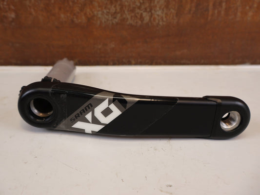 Kurbel von Sram, SRAM X01 EAGLE DUB KURBELARM LINKS 165 MM CARBON vor USEDBIKES-OB.DE Hintergrund