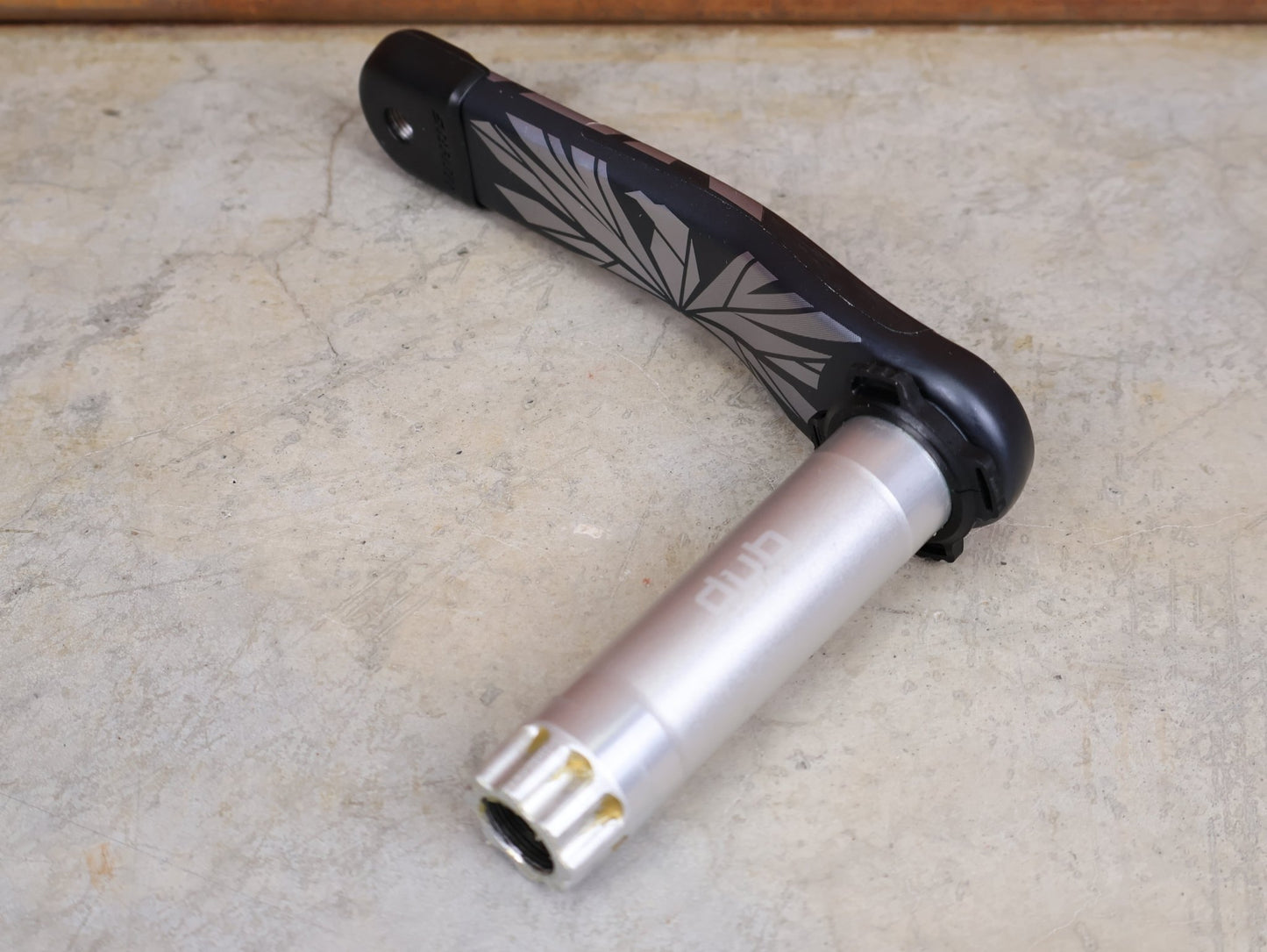 Kurbel von Sram, SRAM X01 EAGLE DUB KURBELARM LINKS 170 MM – CARBON MTB REPLACEMENT ARM vor USEDBIKES - OB.DE Hintergrund