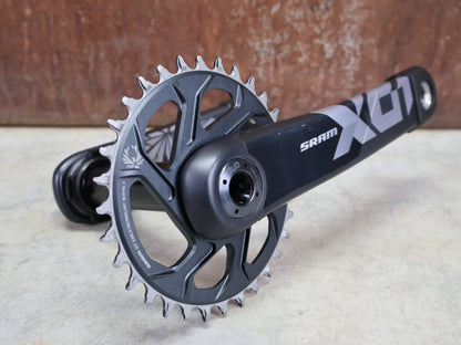 Schaltungsteile von Sram, SRAM X01 EAGLE DUB WIDE KURBELGARNITUR 32 ZÄHNE / 175MM vor USEDBIKES - OB.DE Hintergrund