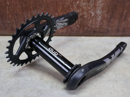 Schaltungsteile von Sram, SRAM X01 EAGLE DUB WIDE KURBELGARNITUR 32 ZÄHNE / 175MM vor USEDBIKES - OB.DE Hintergrund