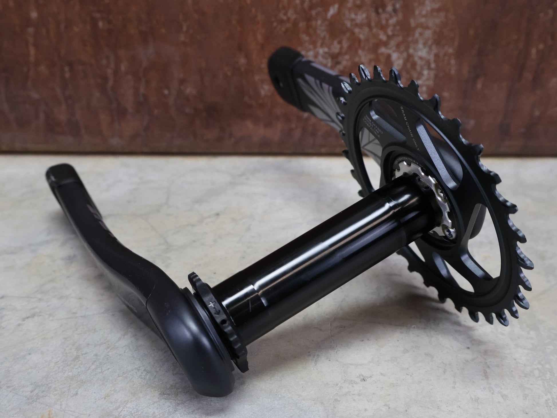 Schaltungsteile von Sram, SRAM X01 EAGLE DUB WIDE KURBELGARNITUR 32 ZÄHNE / 175MM vor USEDBIKES - OB.DE Hintergrund