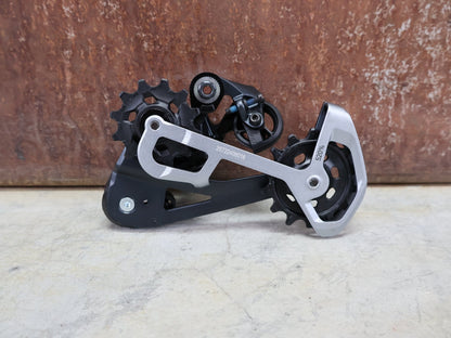 Schaltungsteile von Sram, SRAM X01 EAGLE SCHALTWERK 520% 12 FACH vor USEDBIKES - OB.DE Hintergrund