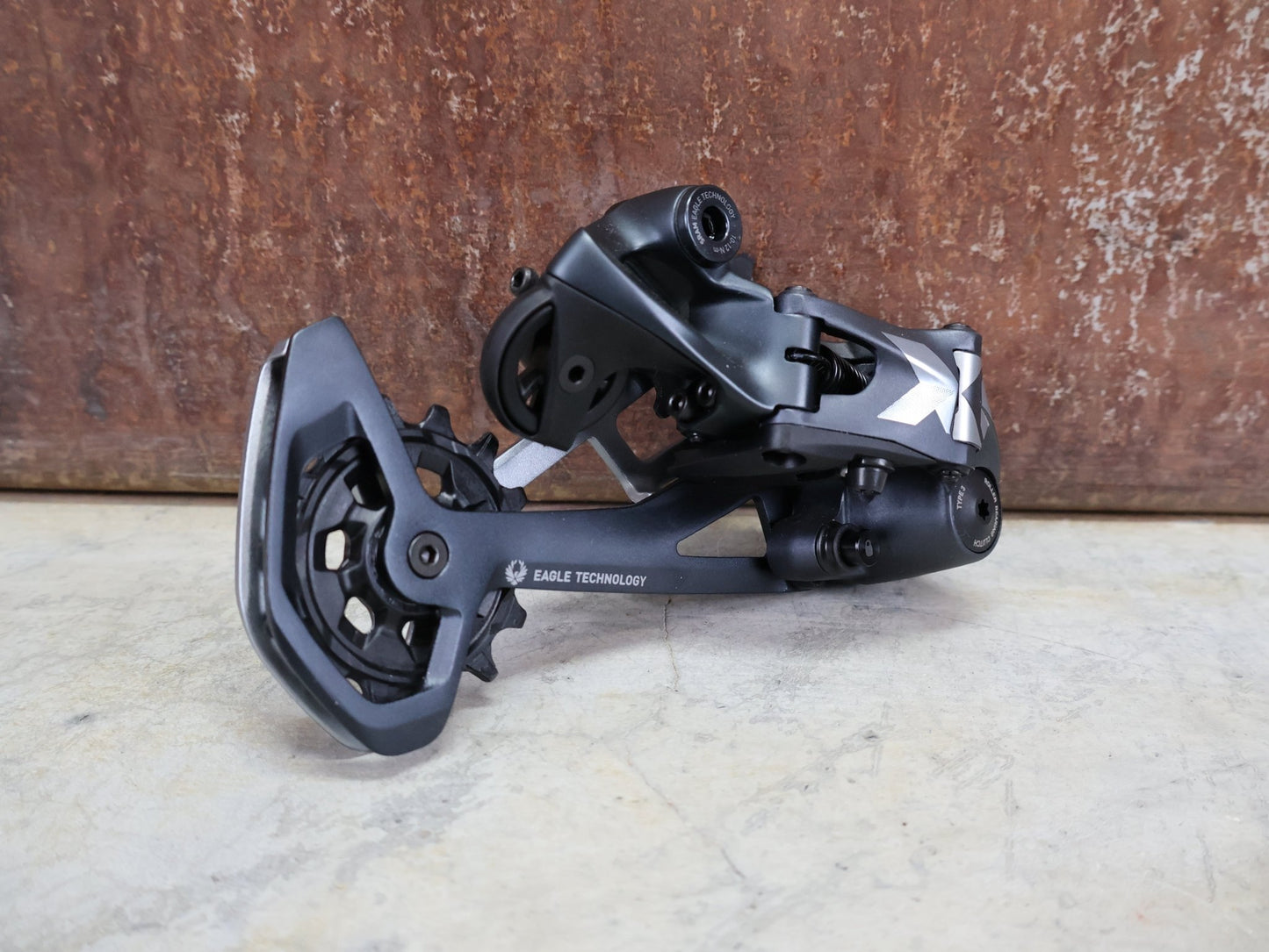 Schaltungsteile von Sram, SRAM X01 EAGLE SCHALTWERK 520% 12 FACH vor USEDBIKES - OB.DE Hintergrund