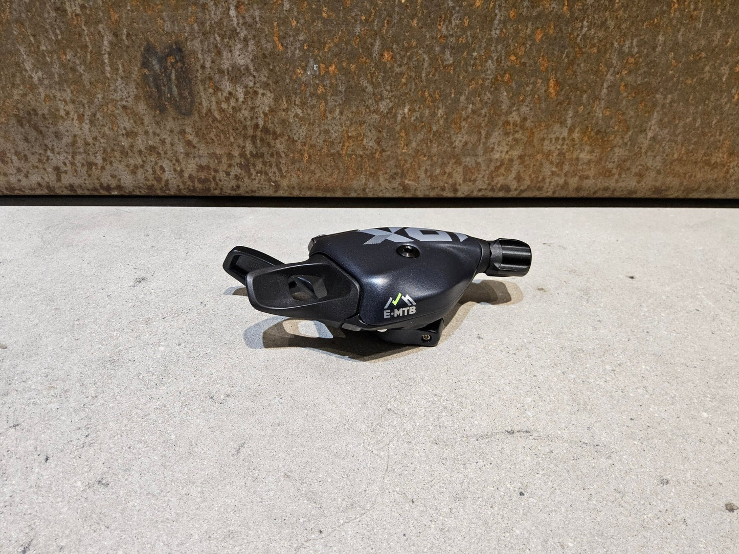 Schaltungsteile von Sram, SRAM X01 EAGLE TRIGGER SCHALTHEBEL 12 FACH / SINGLE CLICK E - MTB vor USEDBIKES - OB.DE Hintergrund