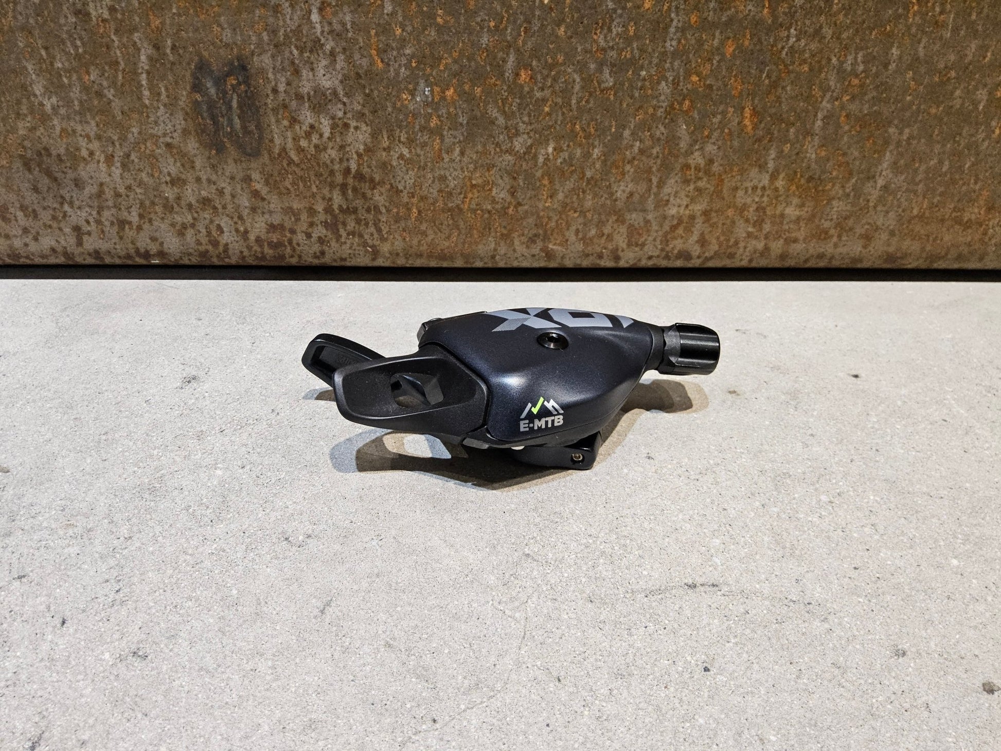Schaltungsteile von Sram, SRAM X01 EAGLE TRIGGER SCHALTHEBEL 12 FACH / SINGLE CLICK E - MTB vor USEDBIKES - OB.DE Hintergrund