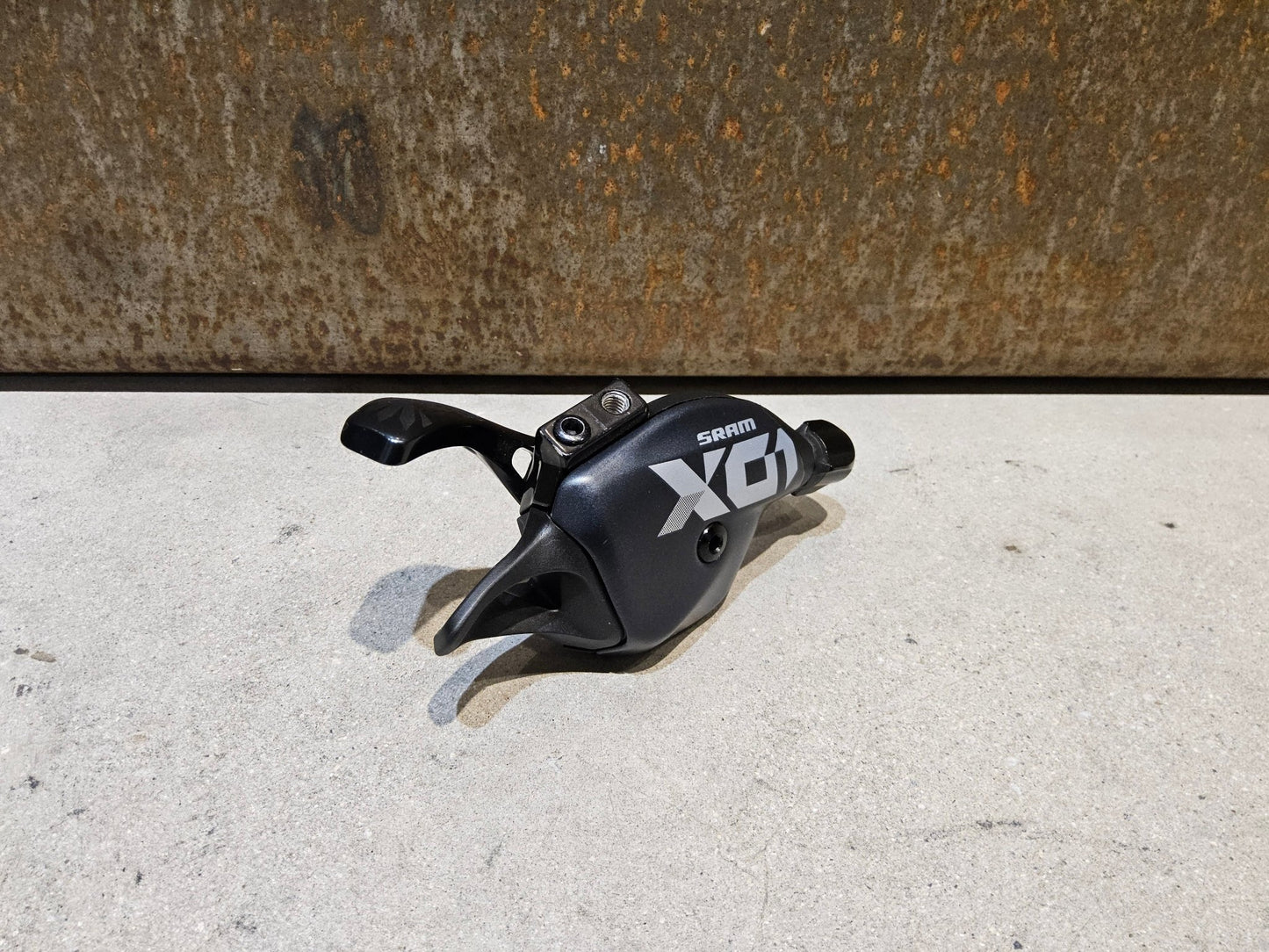 Schaltungsteile von Sram, SRAM X01 EAGLE TRIGGER SCHALTHEBEL 12 FACH / SINGLE CLICK E - MTB vor USEDBIKES - OB.DE Hintergrund