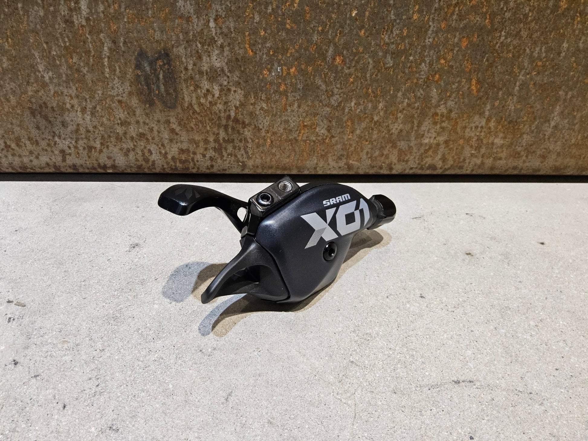 Schaltungsteile von Sram, SRAM X01 EAGLE TRIGGER SCHALTHEBEL 12 FACH / SINGLE CLICK E - MTB vor USEDBIKES - OB.DE Hintergrund