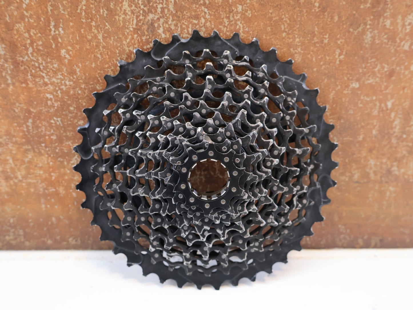 Kassette & Zahnkränze von Sram, SRAM XG-1175 KASSETTE / 11-FACH MTB KASSETTE / XD-FREILAUF / 10-42 Z vor USEDBIKES-OB.DE Hintergrund