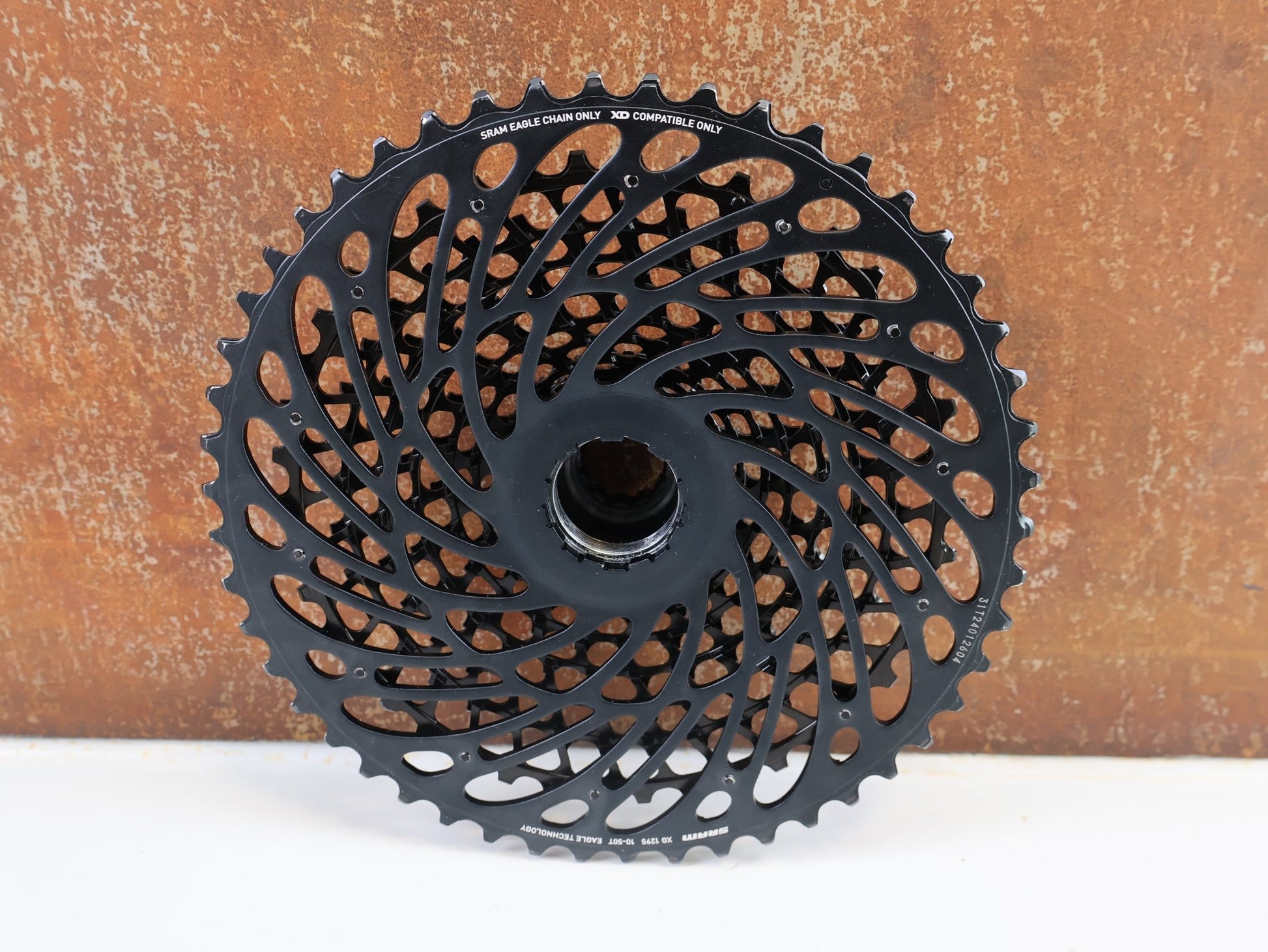 Kassette & Zahnkränze von Sram, SRAM XG - 1295 - A3 EAGLE KASSETTE / 10 - 50 ZÄHNE / 12 - FACH ZAHNKRANZ / XD / X01 BLACK vor USEDBIKES - OB.DE Hintergrund
