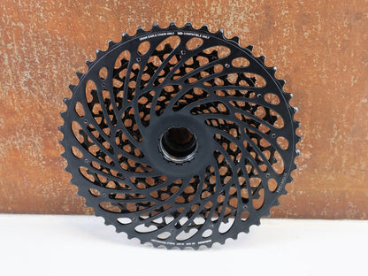Kassette & Zahnkränze von Sram, SRAM XG - 1295 - A3 EAGLE KASSETTE / 10 - 50 ZÄHNE / 12 - FACH ZAHNKRANZ / XD / X01 BLACK vor USEDBIKES - OB.DE Hintergrund