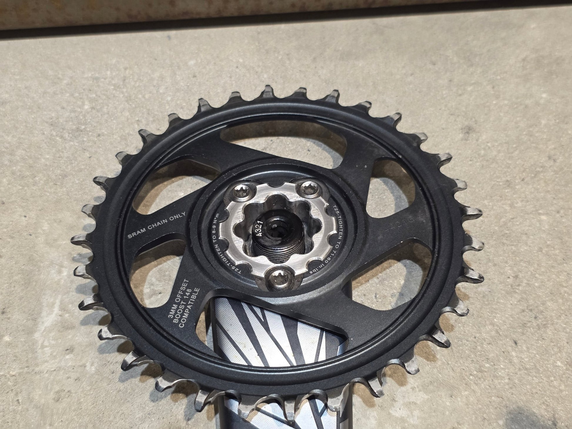 Kurbel von Sram, SRAM XO1 KURBEL EAGLE DUB / BOOST / 32 ZÄHNE / 175MM vor USEDBIKES - OB.DE Hintergrund