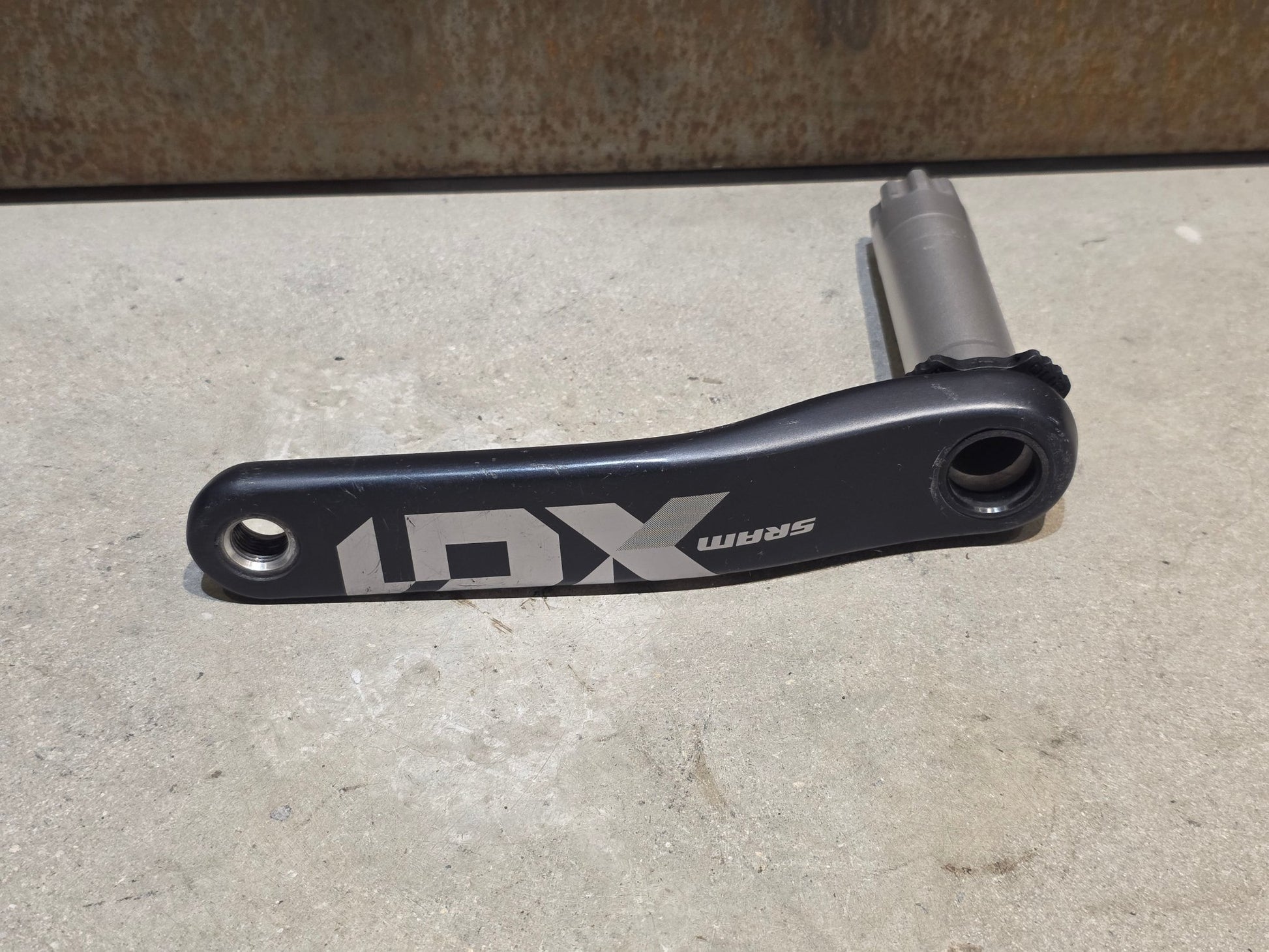 Kurbel von Sram, SRAM XO1 KURBEL EAGLE DUB / BOOST / 32 ZÄHNE / 175MM vor USEDBIKES - OB.DE Hintergrund