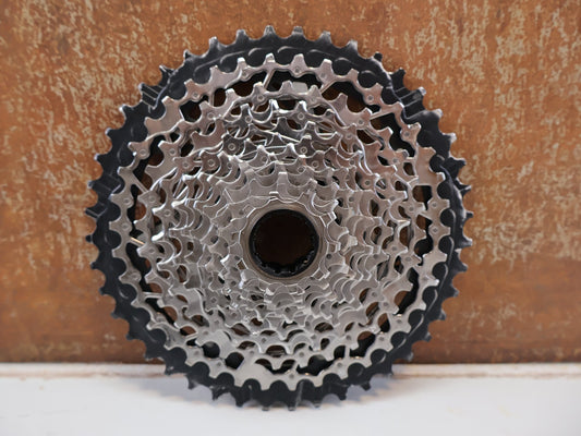 Kassette & Zahnkränze von Sram, SRAM XPLR XG-1271 KASSETTE / 12-FACH / 10-44 ZÄHNE / XDR / GRAVEL / 378G vor USEDBIKES-OB.DE Hintergrund