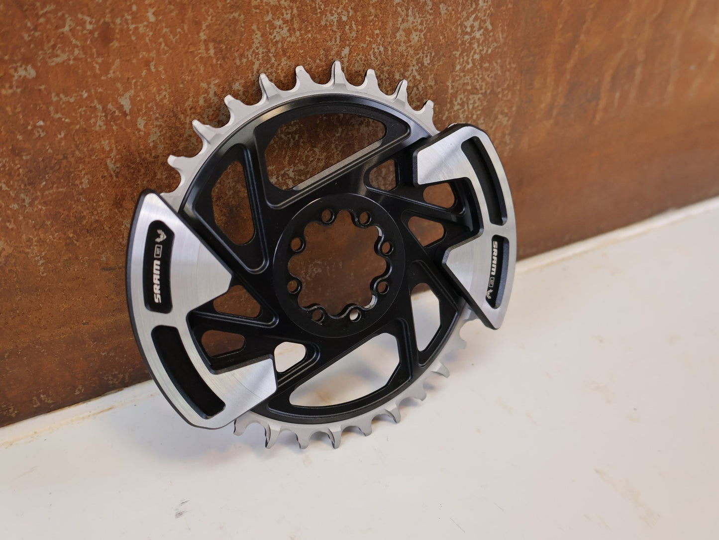 Kettenblatt von Sram, SRAM XX EAGLE TRANSMISSION KETTENBLATT / 32Z / 3MM OFFSET / INKL. BASHGUARDS vor USEDBIKES-OB.DE Hintergrund