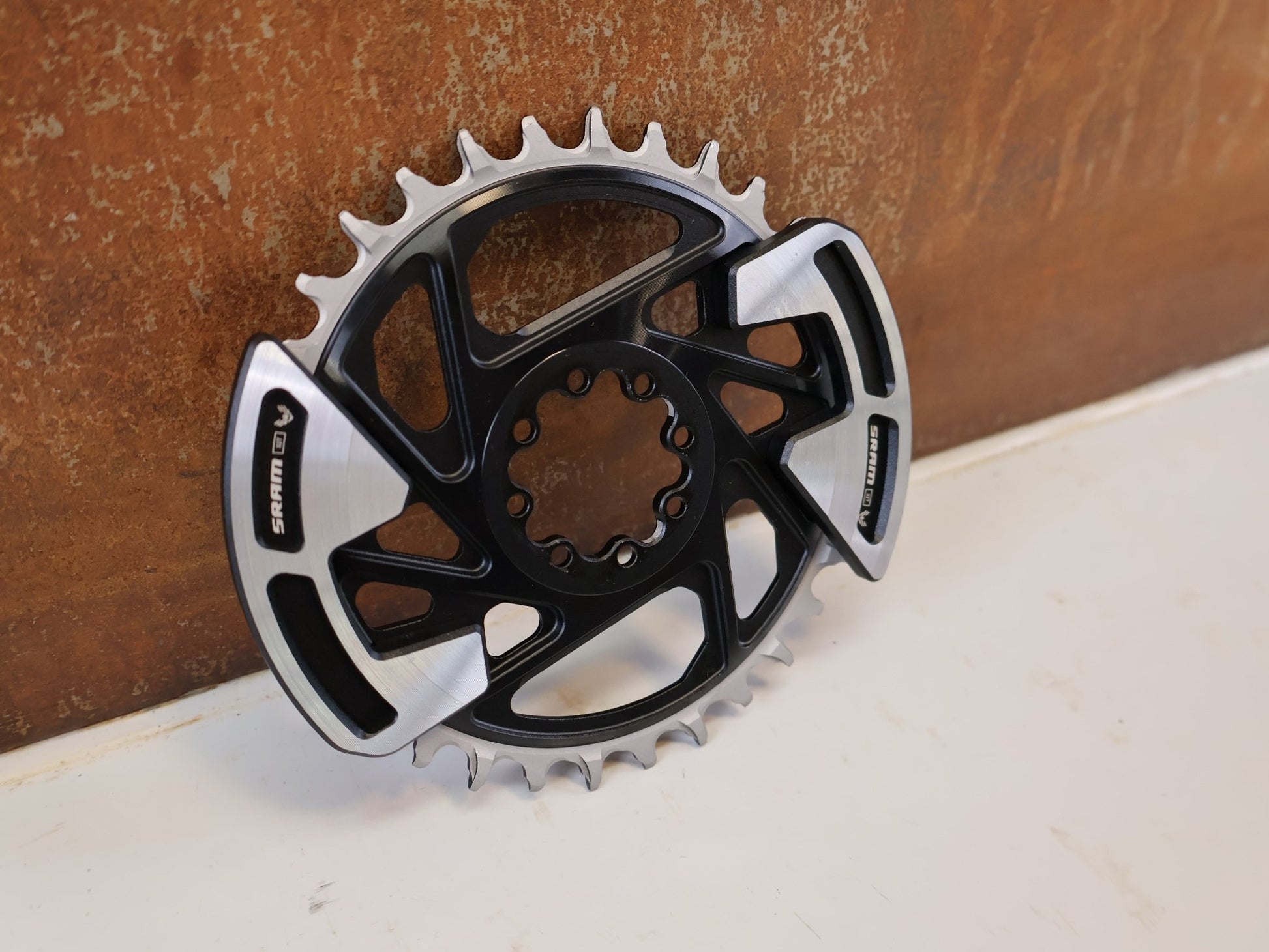 Kettenblatt von Sram, SRAM XX EAGLE TRANSMISSION KETTENBLATT / 32Z / 3MM OFFSET / INKL. BASHGUARDS vor USEDBIKES-OB.DE Hintergrund
