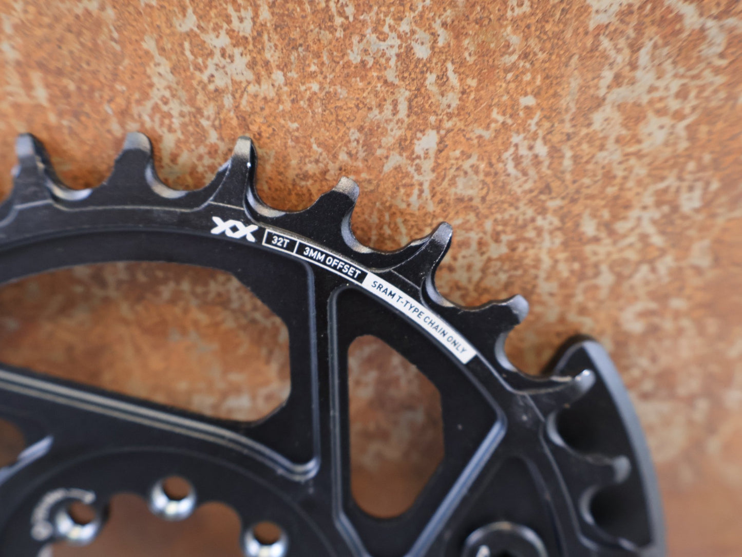Kettenblatt von Sram, SRAM XX EAGLE TRANSMISSION KETTENBLATT / 32Z / 3MM OFFSET / INKL. BASHGUARDS vor USEDBIKES-OB.DE Hintergrund