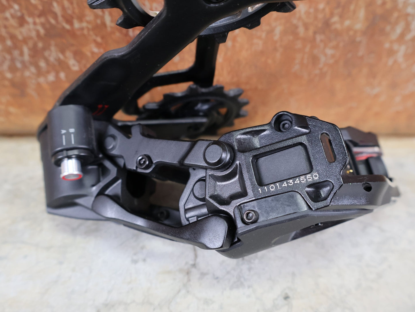 Schaltungsteile von Sram, SRAM XX SL EAGLE AXS T - TYPE SCHALTWERK / 12 - FACH – 10–52T – SILBER vor USEDBIKES - OB.DE Hintergrund