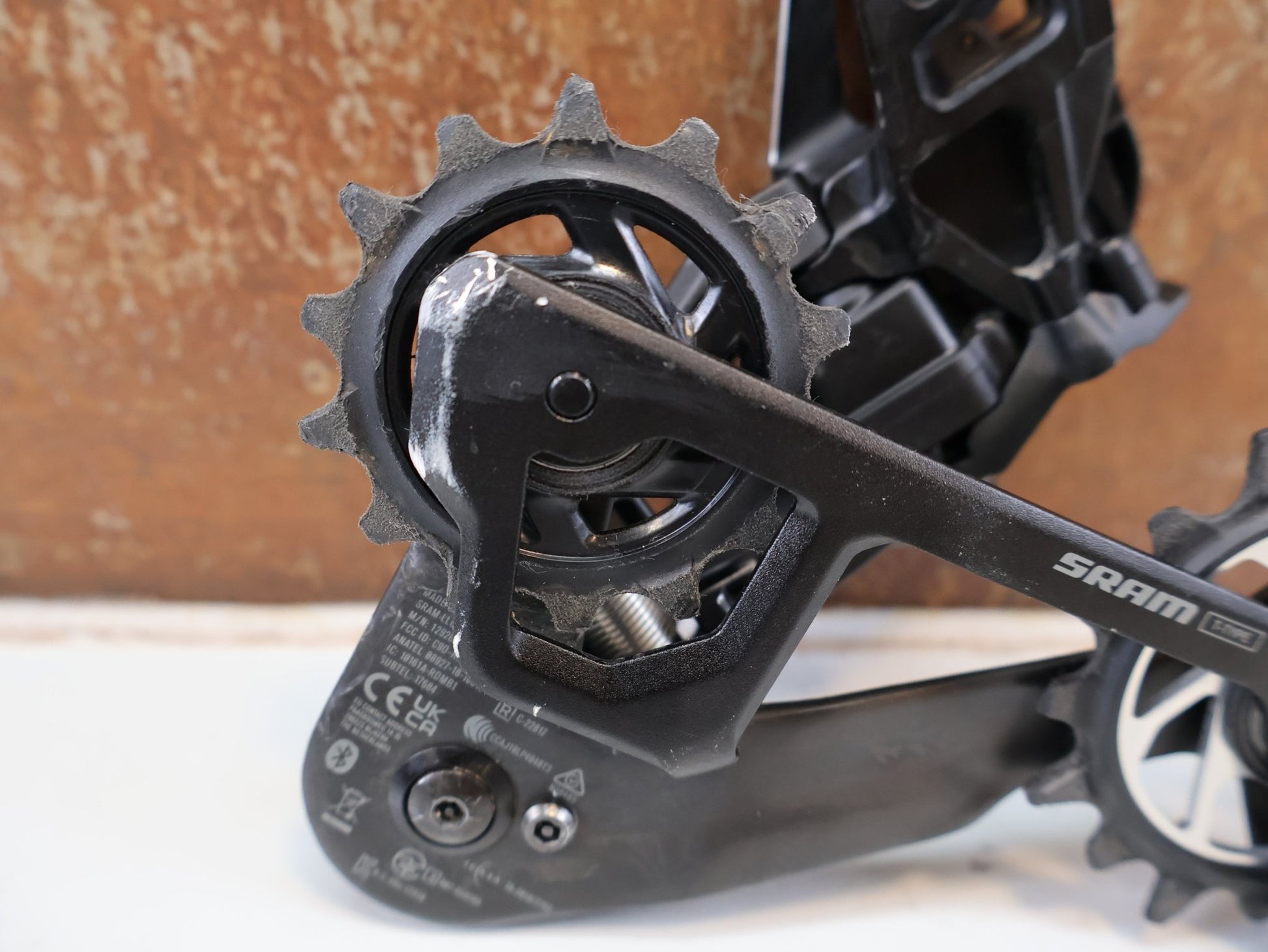 Schaltungsteile von Sram, SRAM XX SL EAGLE AXS T-TYPE SCHALTWERK / 12-FACH TRANSMISSION CARBON MTB vor USEDBIKES-OB.DE Hintergrund