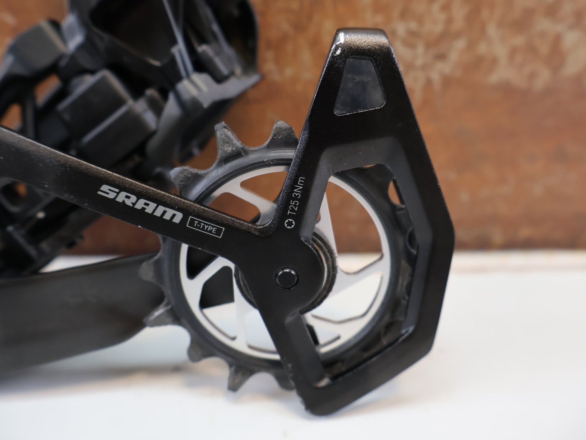 Schaltungsteile von Sram, SRAM XX SL EAGLE AXS T-TYPE SCHALTWERK / 12-FACH TRANSMISSION CARBON MTB vor USEDBIKES-OB.DE Hintergrund