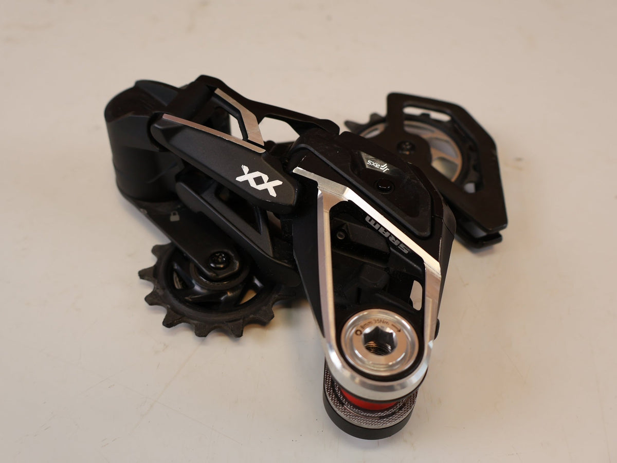 Schaltungsteile von Sram, SRAM XX SL EAGLE AXS T TYPE SCHALTWERK 12 FACH TRANSMISSION vor USEDBIKES-OB.DE Hintergrund