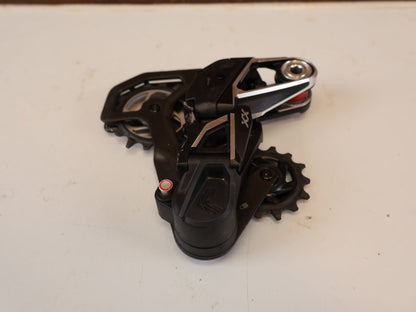 Schaltungsteile von Sram, SRAM XX SL EAGLE AXS T TYPE SCHALTWERK 12 FACH TRANSMISSION vor USEDBIKES-OB.DE Hintergrund