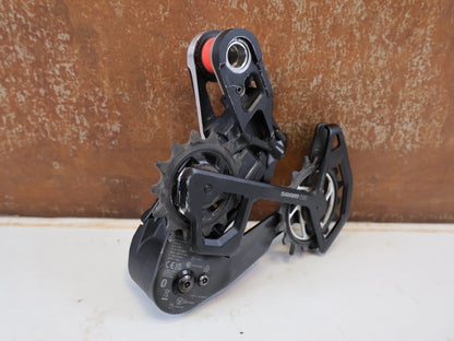 Schaltungsteile von Sram, SRAM XX SL EAGLE AXS T TYPE SCHALTWERK 12 FACH TRANSMISSION vor USEDBIKES-OB.DE Hintergrund