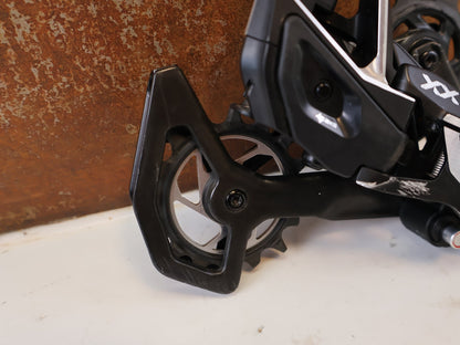 Schaltungsteile von Sram, SRAM XX SL EAGLE AXS T TYPE SCHALTWERK 12 FACH TRANSMISSION vor USEDBIKES-OB.DE Hintergrund