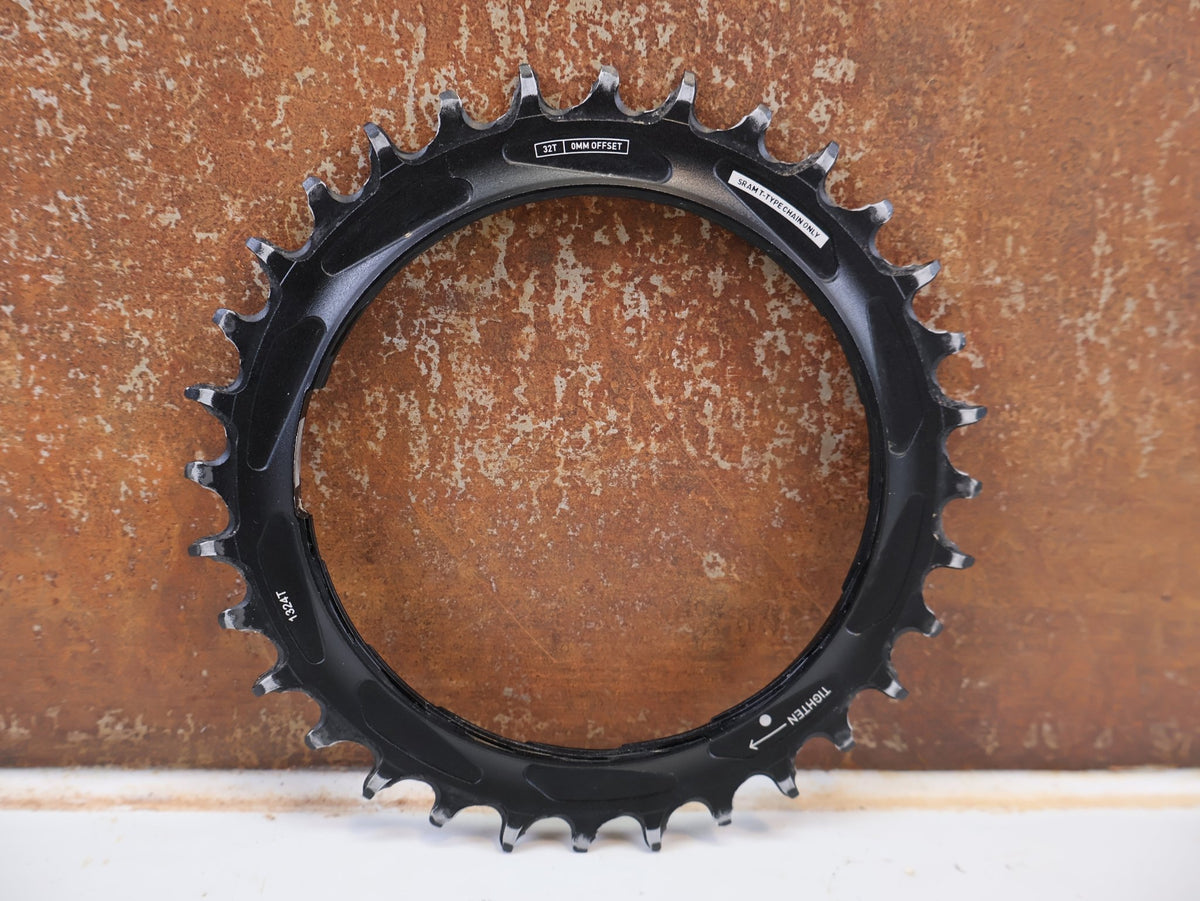 Kettenblatt von Sram, SRAM XX SL EAGLE T TYPE KETTENBLATT 32Z THREAD MOUNT / 0MM OFFSET vor USEDBIKES-OB.DE Hintergrund
