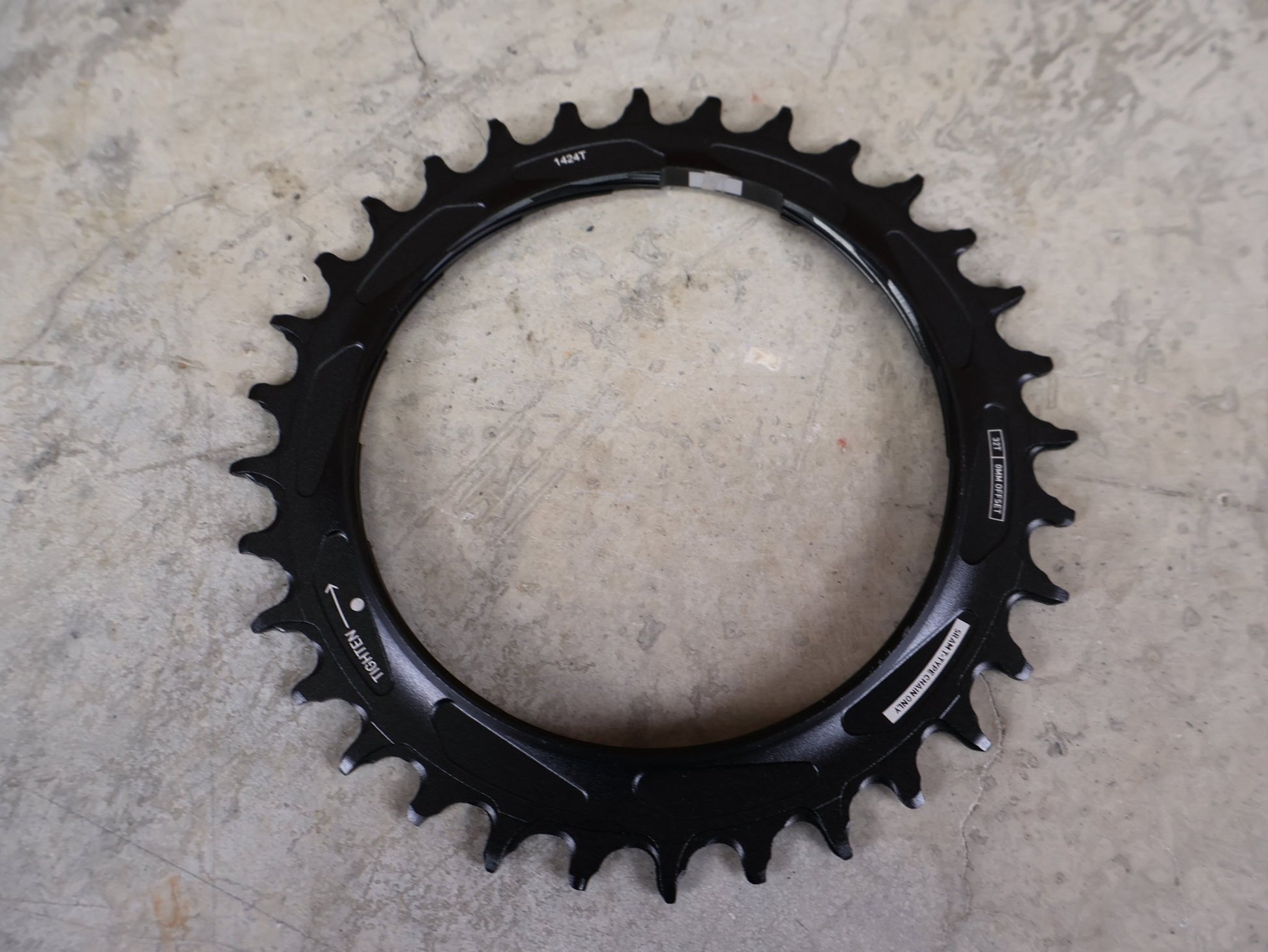 Kettenblatt von Sram, SRAM XX SL EAGLE T - TYPE KETTENBLATT / THREAD MOUNT – 0 MM OFFSET vor USEDBIKES - OB.DE Hintergrund