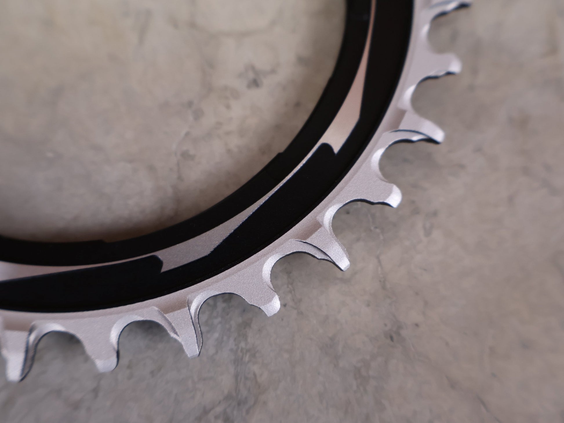 Kettenblatt von Sram, SRAM XX SL EAGLE T - TYPE KETTENBLATT / THREAD MOUNT – 0 MM OFFSET vor USEDBIKES - OB.DE Hintergrund