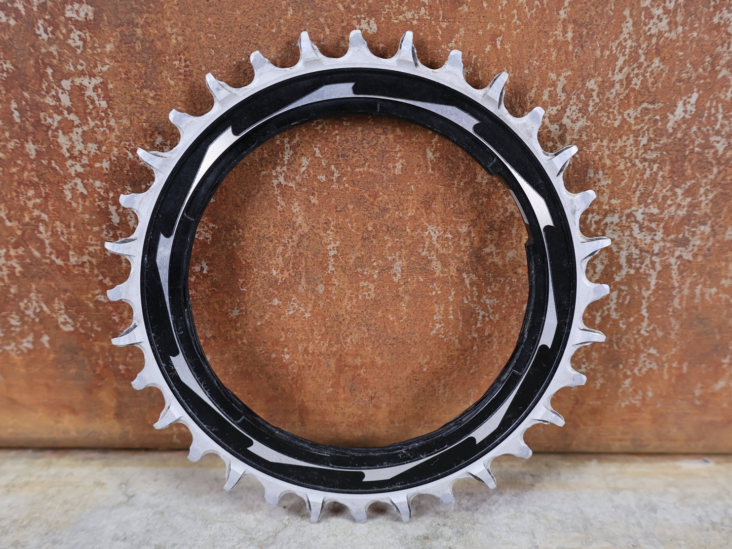 Kettenblatt von Sram, SRAM XX SL EAGLE T - TYPE KETTENBLATT / THREAD MOUNT – 32 ZÄHNE – 0 MM OFFSET vor USEDBIKES - OB.DE Hintergrund