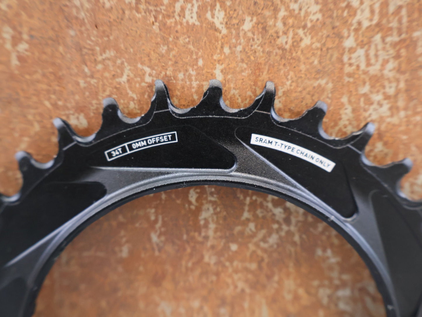 Kettenblatt von Sram, SRAM XX SL EAGLE TRANSMISSION KETTENBLATT / 34 ZÄHNE / 0 MM OFFSET / THREAD MOUNT vor USEDBIKES - OB.DE Hintergrund