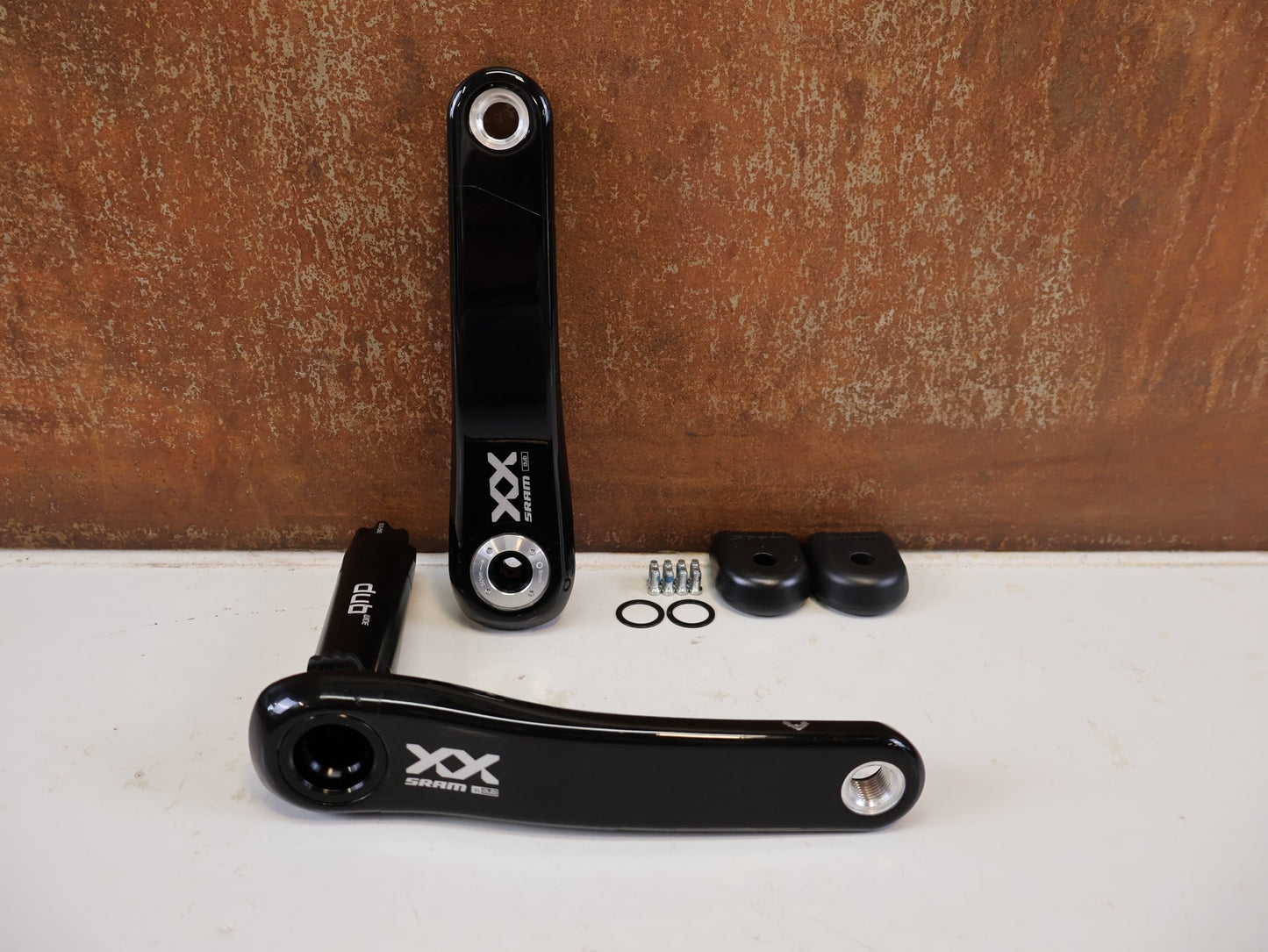 Kurbel von Sram, SRAM XX SL / XX EAGLE TRANSMISSION KURBELARME 165 MM / DUB WIDE / Q174 vor USEDBIKES-OB.DE Hintergrund