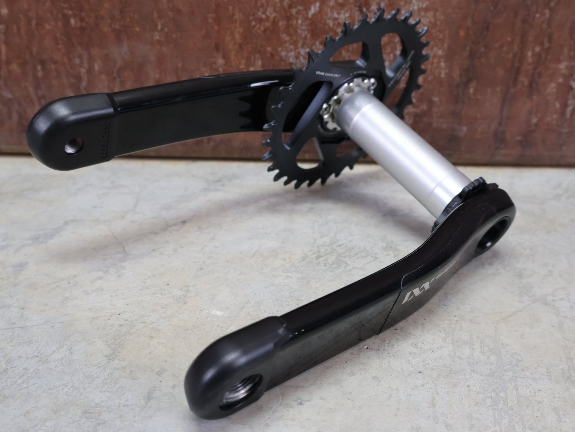 Schaltungsteile von Sram, SRAM XX1 EAGLE DUB KURBELGARNITUR 32 ZÄHNE / 175MM vor USEDBIKES - OB.DE Hintergrund