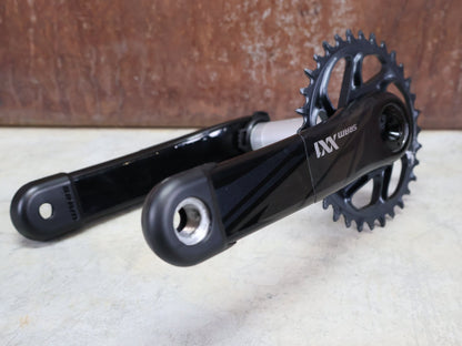 Schaltungsteile von Sram, SRAM XX1 EAGLE DUB KURBELGARNITUR 32 ZÄHNE / 175MM vor USEDBIKES - OB.DE Hintergrund