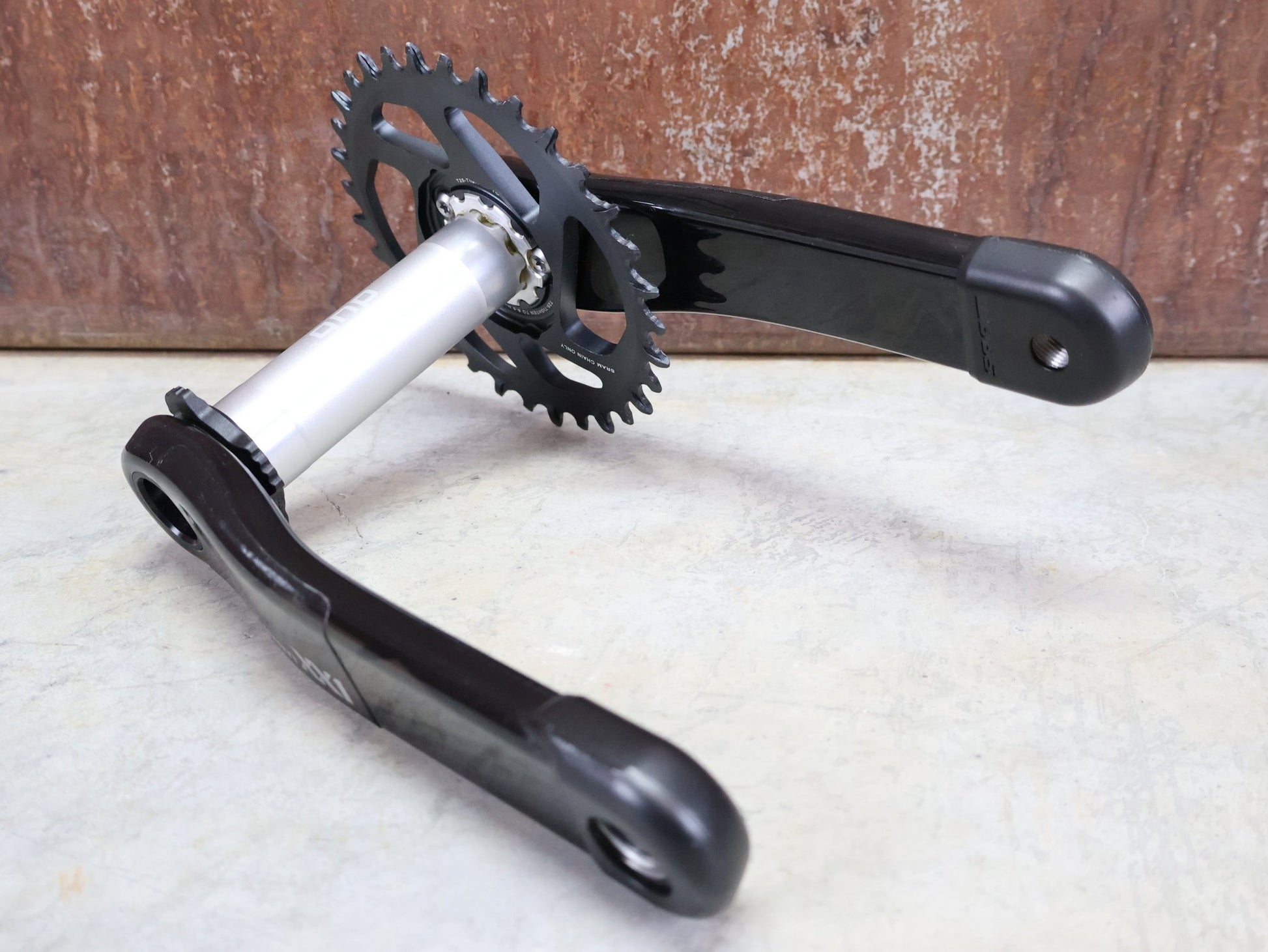 Schaltungsteile von Sram, SRAM XX1 EAGLE DUB KURBELGARNITUR 32 ZÄHNE / 175MM vor USEDBIKES - OB.DE Hintergrund