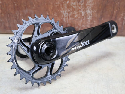 Schaltungsteile von Sram, SRAM XX1 EAGLE DUB KURBELGARNITUR 32 ZÄHNE / 175MM vor USEDBIKES - OB.DE Hintergrund