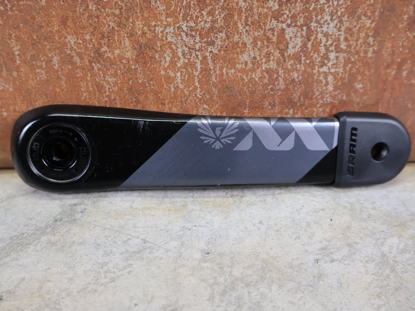 Kurbel von Sram, SRAM XX1 EAGLE DUB SL KURBELARME 170 MM – BOOST 52 MM – 8 - BOLT – CARBON vor USEDBIKES - OB.DE Hintergrund