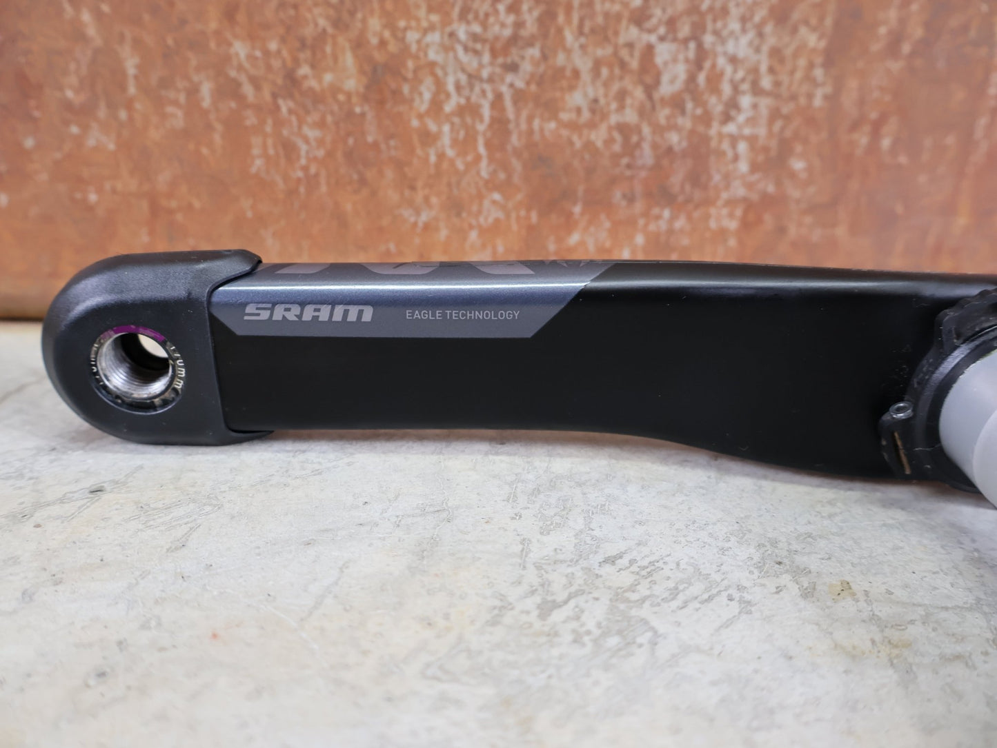 Kurbel von Sram, SRAM XX1 EAGLE DUB SL KURBELARME 170 MM – BOOST 52 MM – 8 - BOLT – CARBON vor USEDBIKES - OB.DE Hintergrund