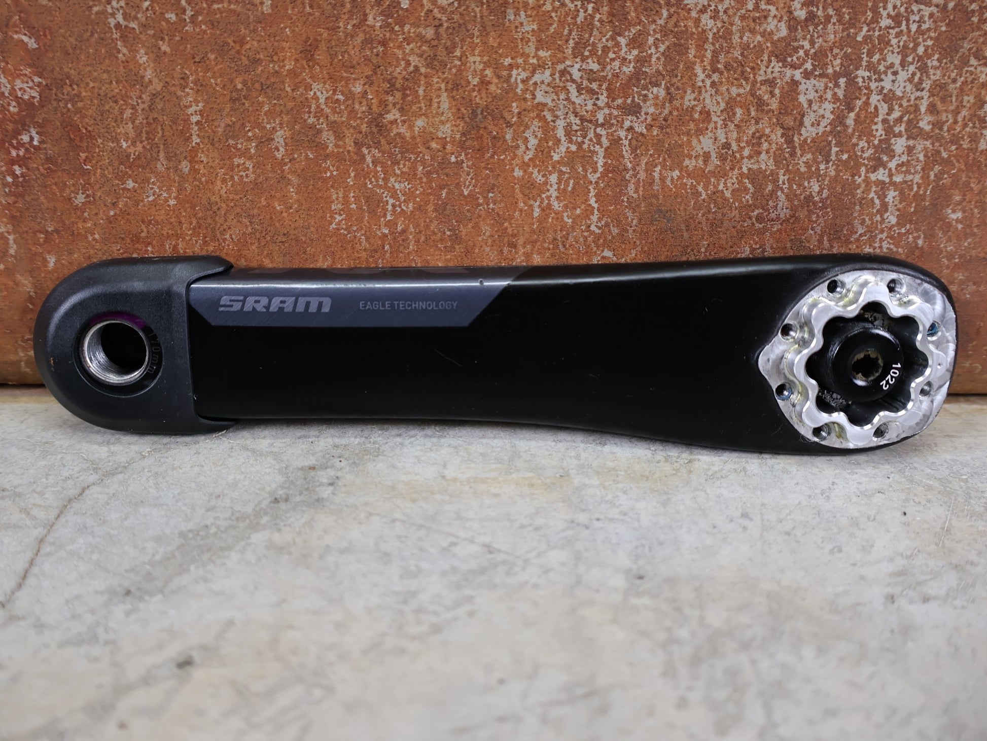 Kurbel von Sram, SRAM XX1 EAGLE DUB SL KURBELARME 170 MM – BOOST 52 MM – 8 - BOLT – CARBON vor USEDBIKES - OB.DE Hintergrund