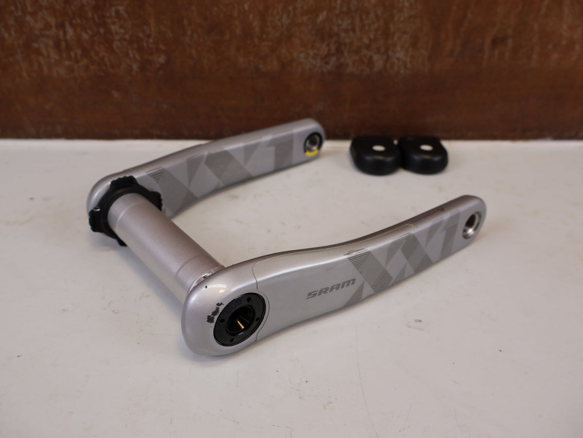 Kurbel von Sram, SRAM XX1 Eagle Kurbel Nino Schurter DUB SL 175mm / 3-Bolt vor USEDBIKES-OB.DE Hintergrund