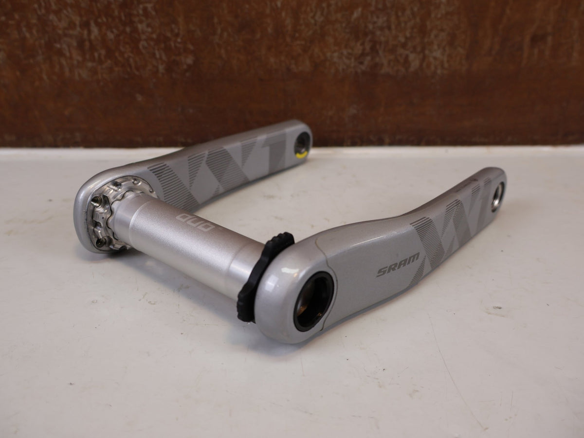Kurbel von Sram, SRAM XX1 Eagle Kurbel Nino Schurter DUB SL 175mm / 3-Bolt vor USEDBIKES-OB.DE Hintergrund