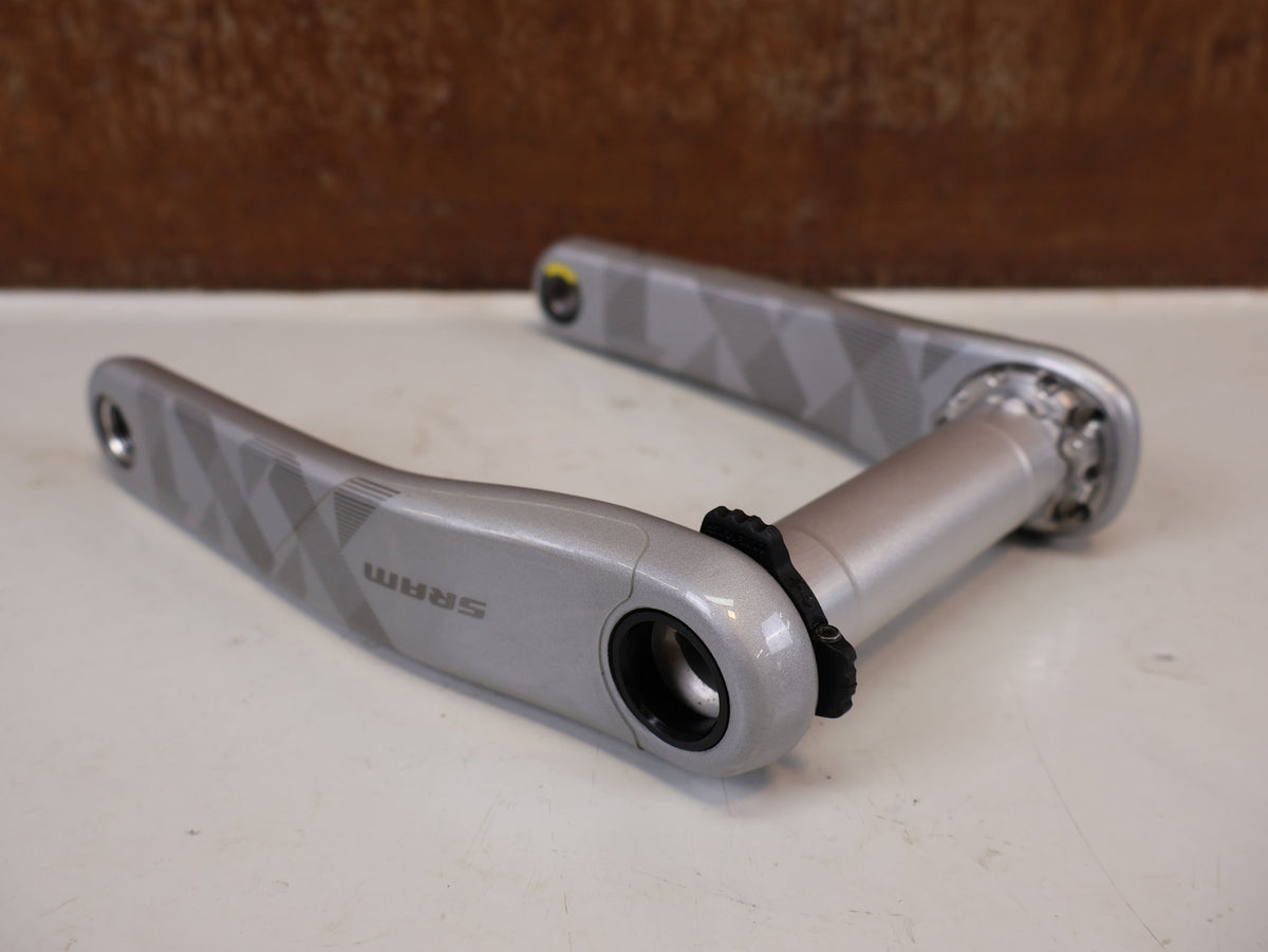 Kurbel von Sram, SRAM XX1 Eagle Kurbel Nino Schurter DUB SL 175mm / 3-Bolt vor USEDBIKES-OB.DE Hintergrund