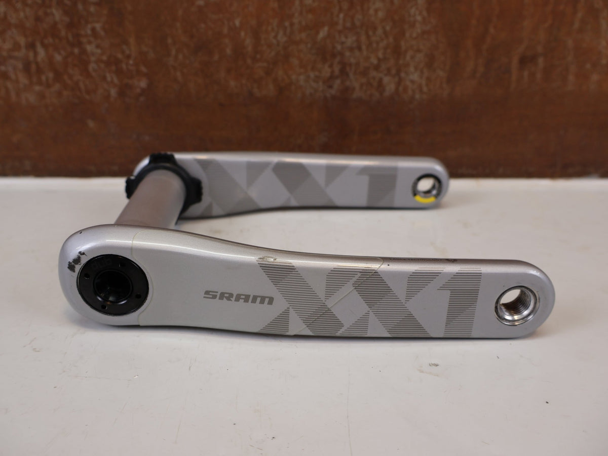 Kurbel von Sram, SRAM XX1 Eagle Kurbel Nino Schurter DUB SL 175mm / 3-Bolt vor USEDBIKES-OB.DE Hintergrund