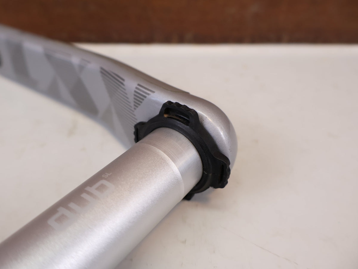 Kurbel von Sram, SRAM XX1 Eagle Kurbel Nino Schurter DUB SL 175mm / 3-Bolt vor USEDBIKES-OB.DE Hintergrund