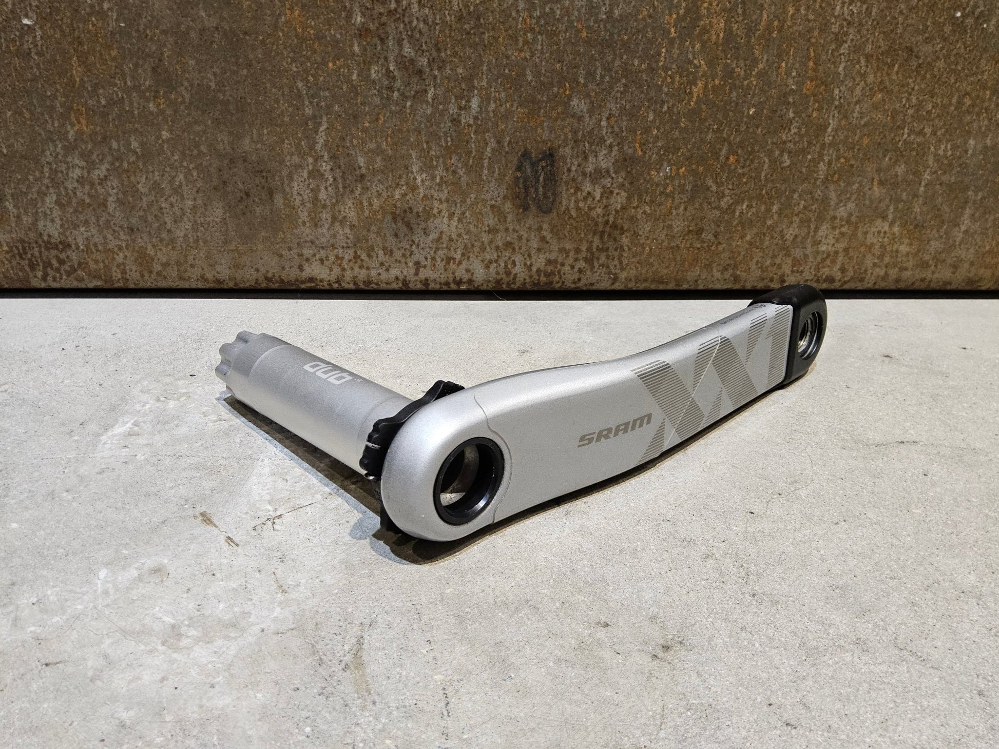Kurbel von Sram, SRAM XX1 EAGLE KURBELARME 3 - BOLT 175MM OFFSET / N1NO SONDEREDITION vor USEDBIKES - OB.DE Hintergrund