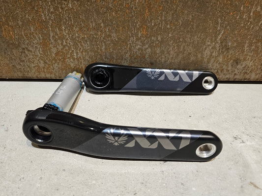 Kurbel von Sram, SRAM XX1 EAGLE KURBELARME DUB 8 - BOLT 170 / 175MM vor USEDBIKES - OB.DE Hintergrund