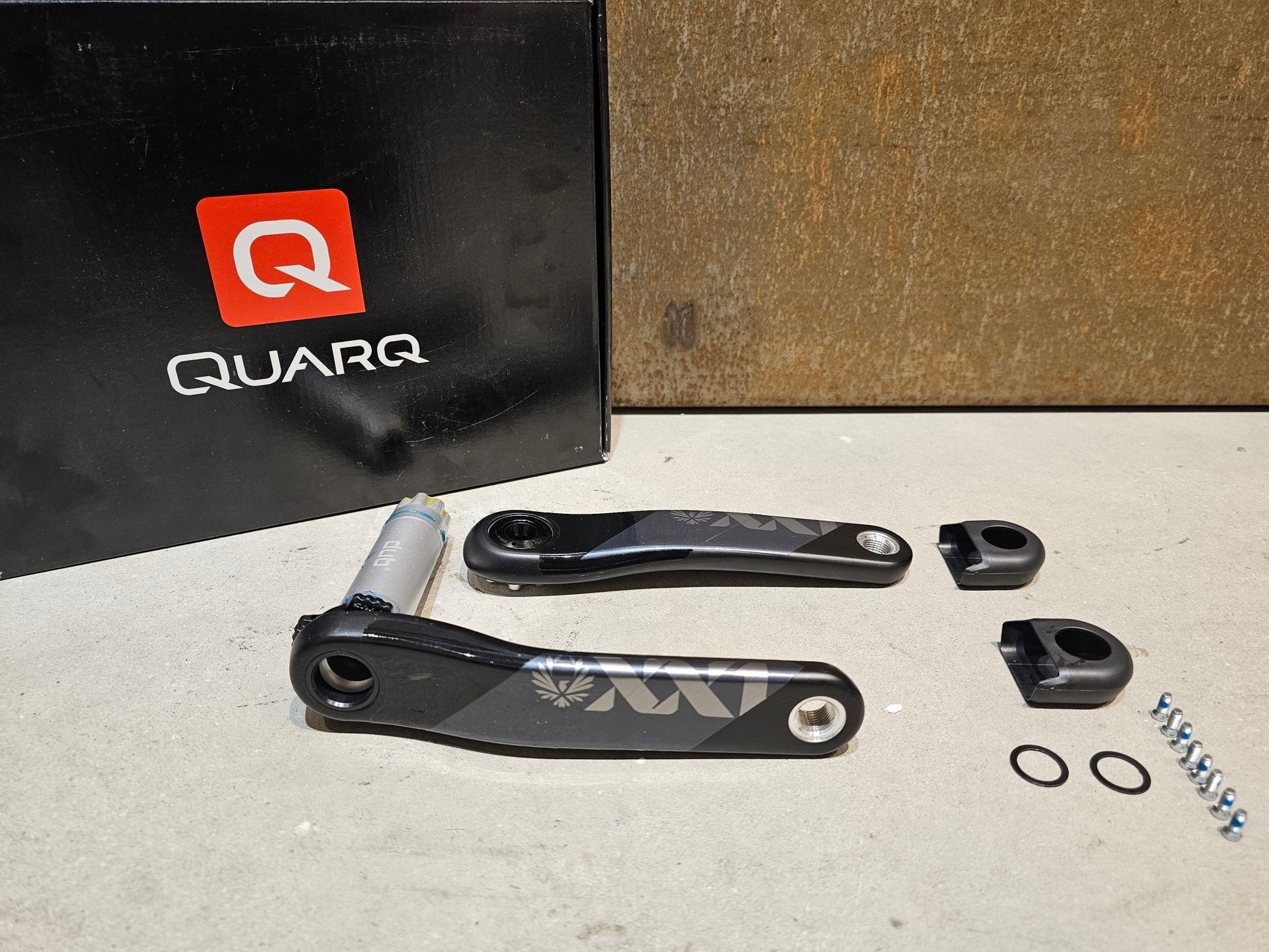 Kurbel von Sram, SRAM XX1 EAGLE KURBELARME DUB 8 - BOLT 170 / 175MM vor USEDBIKES - OB.DE Hintergrund