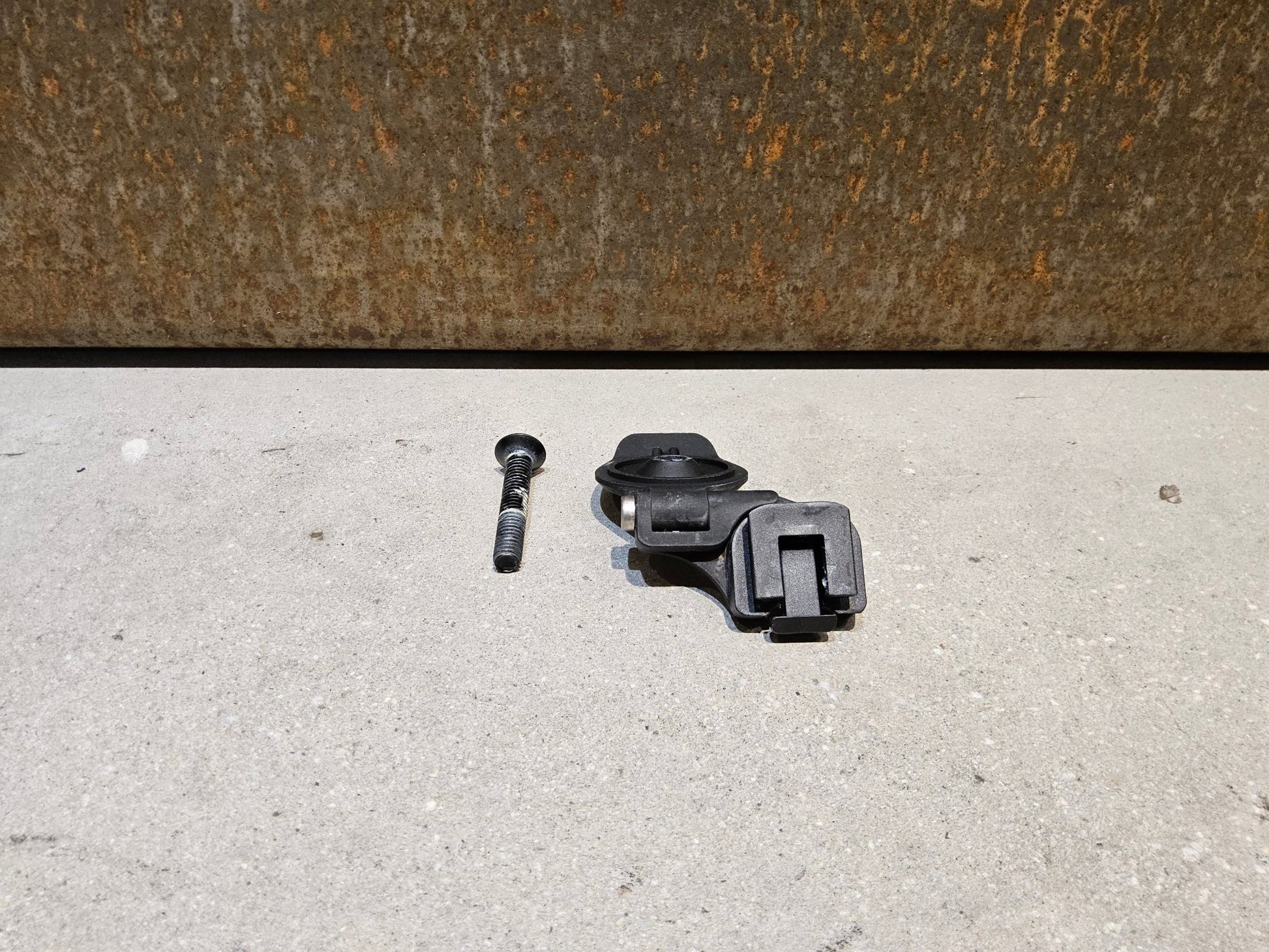 Computerhalterung von SRM, SRM POWERCONTROL COMPUTERMOUNT SCOTT FRASER IC TOP CAP vor USEDBIKES - OB.DE Hintergrund