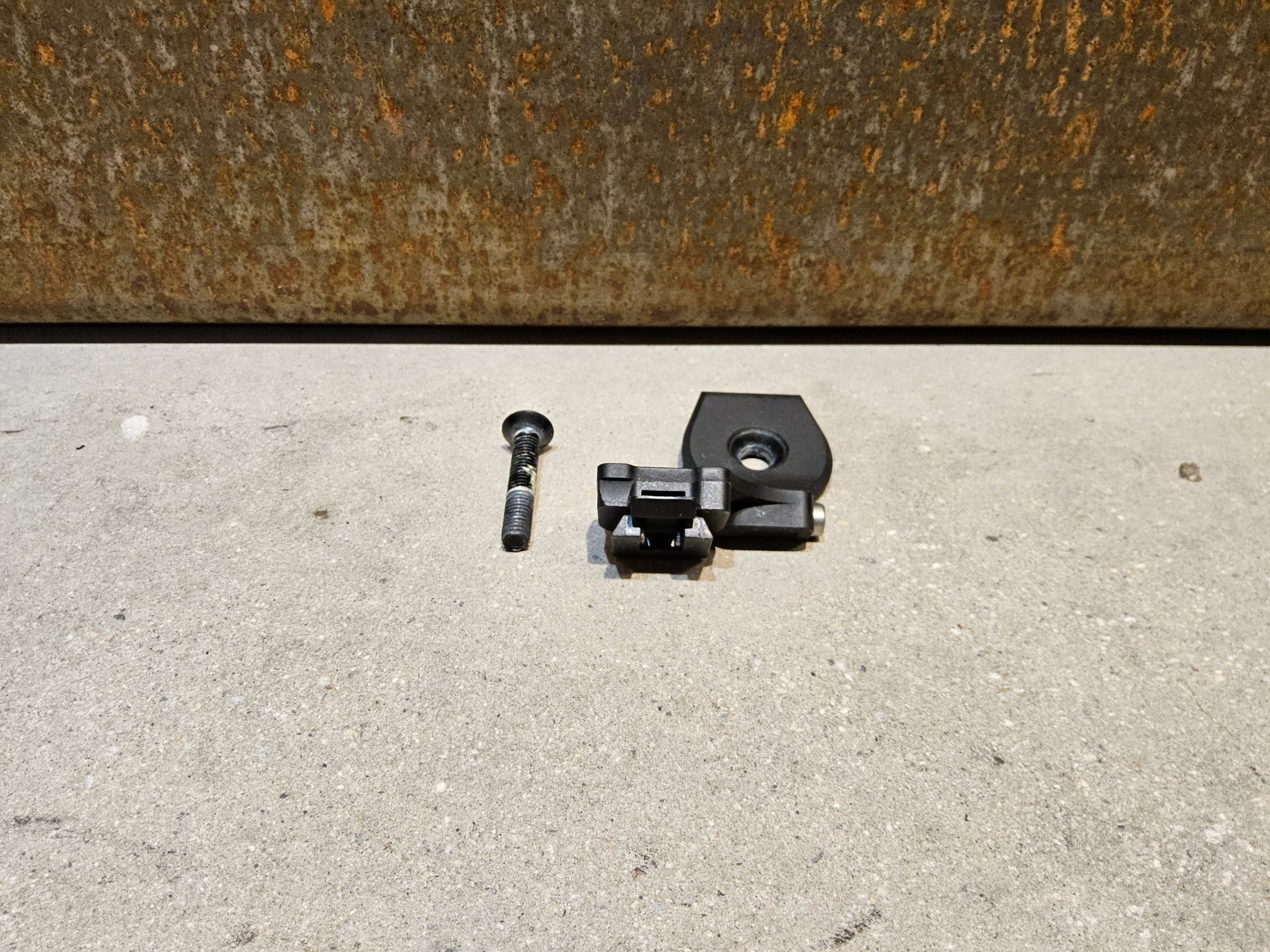 Computerhalterung von SRM, SRM POWERCONTROL COMPUTERMOUNT SCOTT FRASER IC TOP CAP vor USEDBIKES - OB.DE Hintergrund